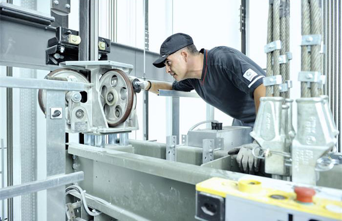 خدمات بازسازی آسانسور