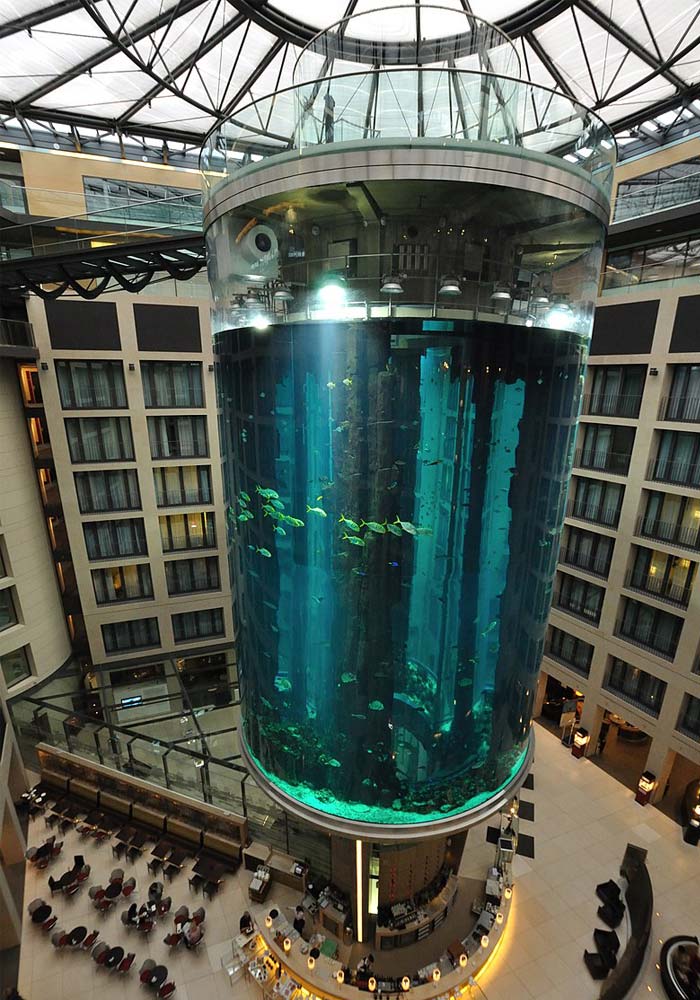 آسانسور آکواریوم برلین یکی از عجیب ترین آسانسورهای دنیا
