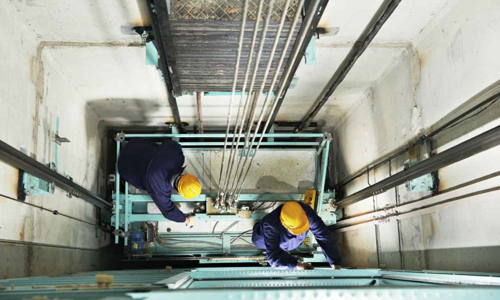 عدم سرویس و نگهداری درست می‌تواند علت سقوط آسانسور باشد.