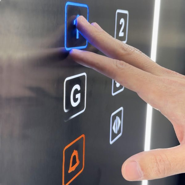 معنی حروف B، G و P بر روی دکه آسانسور | حروف دکمه آسانسور