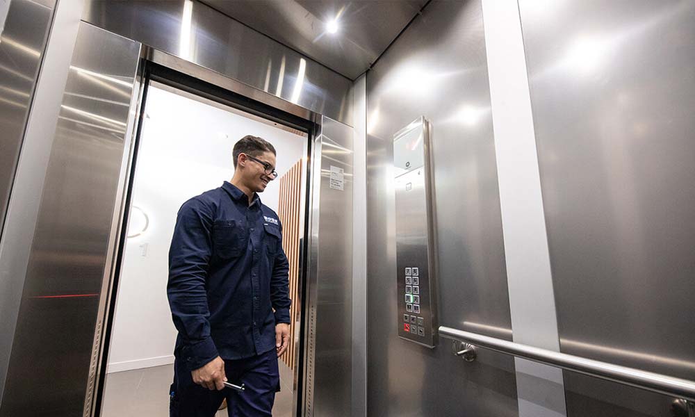 سرویس و نگهداری به موقع، عامل مهم افزایش طول عمر مفید آسانسور لست.