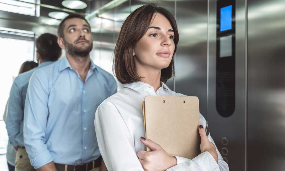 امنیت و ایمنی با نصب آینه در آسانسور