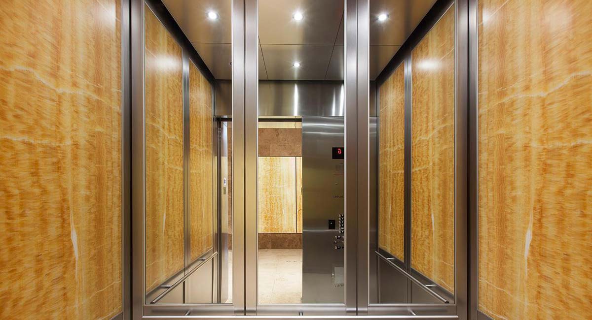 مهم‌ترین دلایل نصب آینه در آسانسور