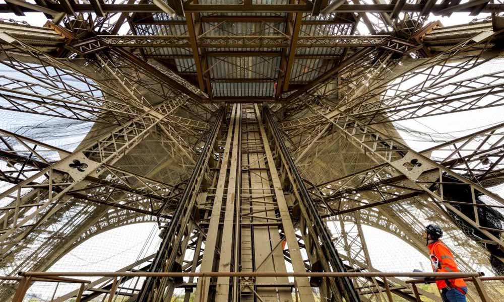 عکس آسانسور برج ایفل پاریس